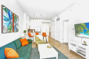 Modern 1BR Downtown Oasis w Balcony & Rooftop Pool